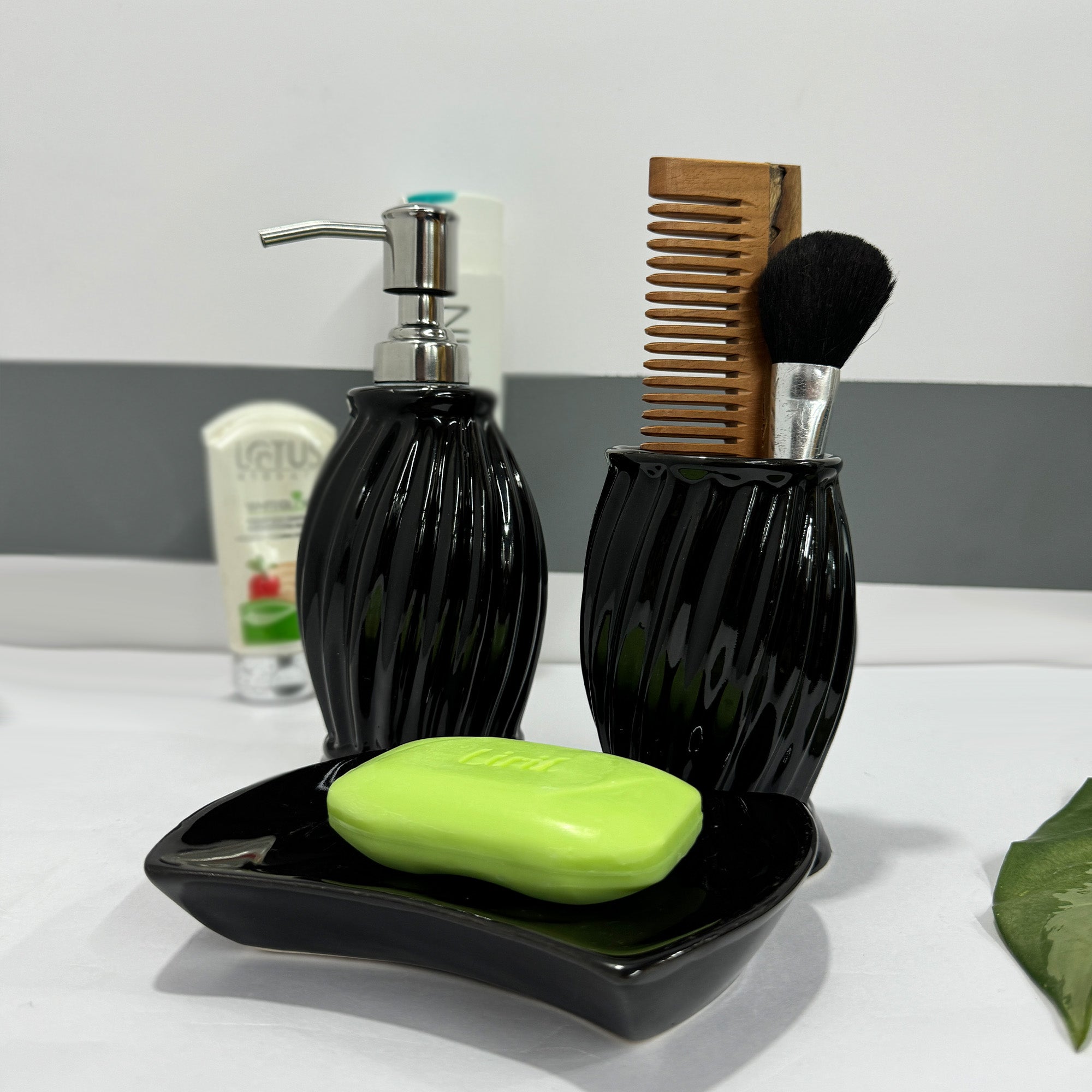 Chic and Modern Black Ceramic Bath Set of 3