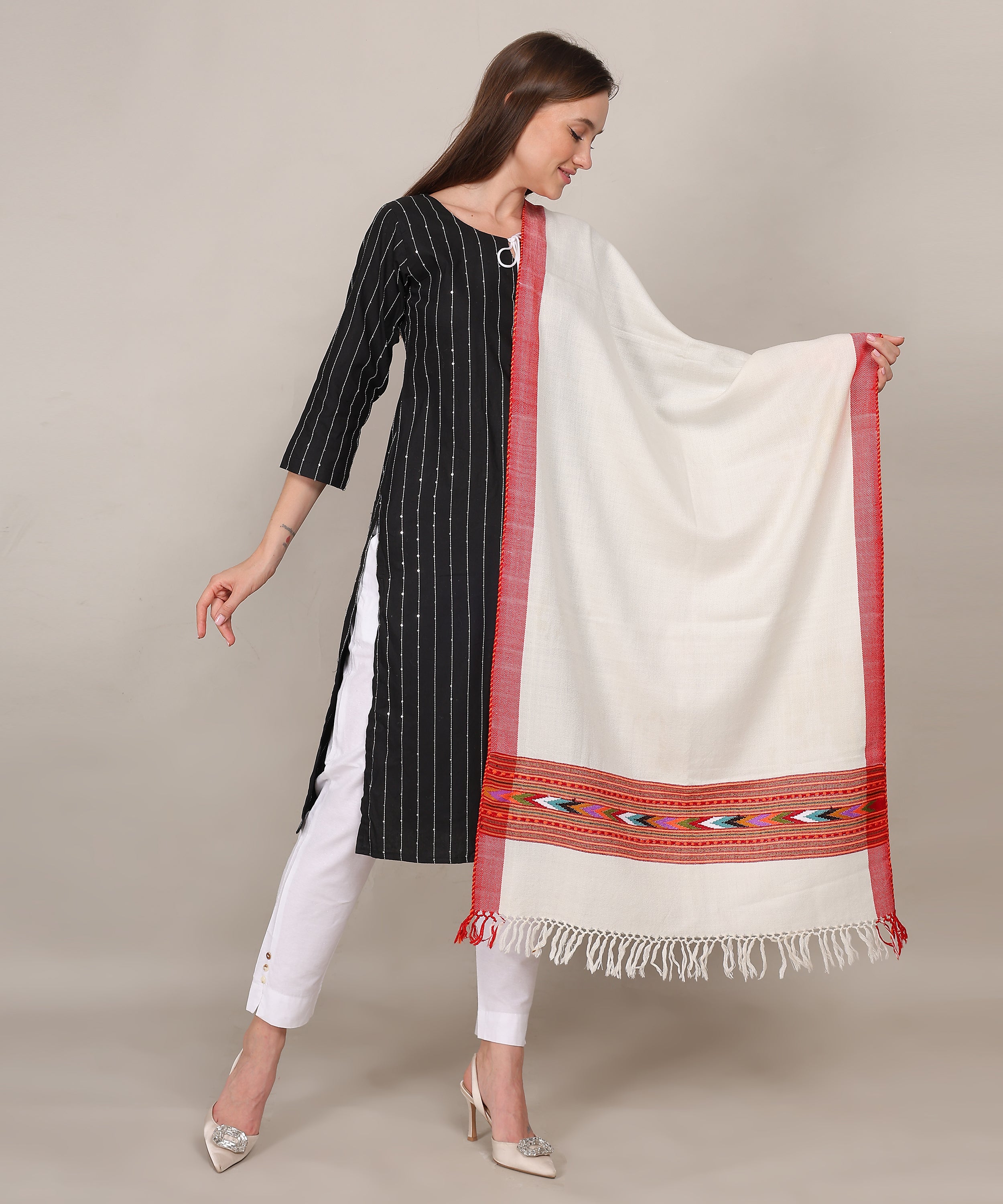 Traditional Kullu Handloom 1 Patti White Stole – Embroidered Patti Pure Woollen Wrap with Elegant Kullu Weaving Design