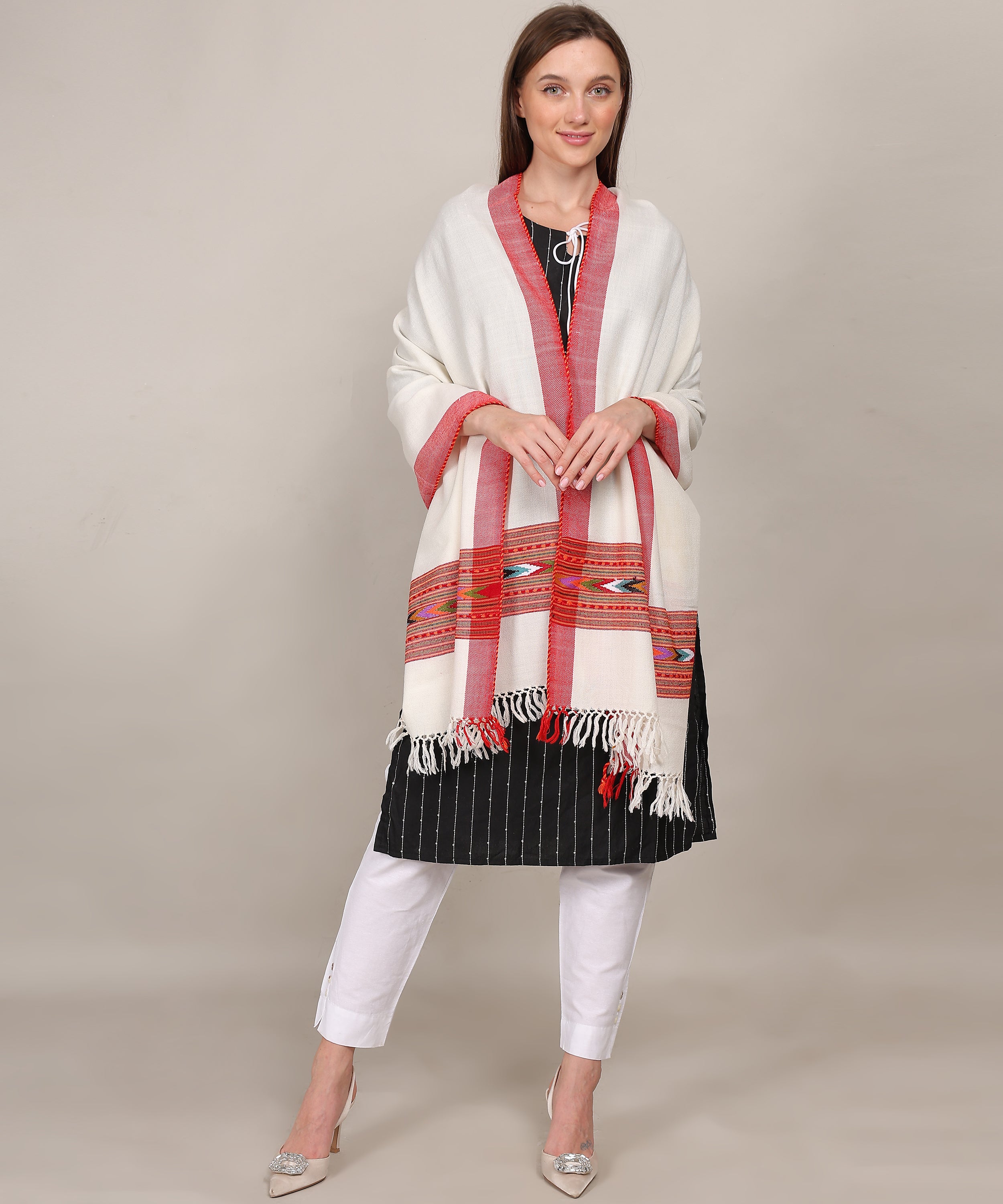 Traditional Kullu Handloom 1 Patti White Stole – Embroidered Patti Pure Woollen Wrap with Elegant Kullu Weaving Design
