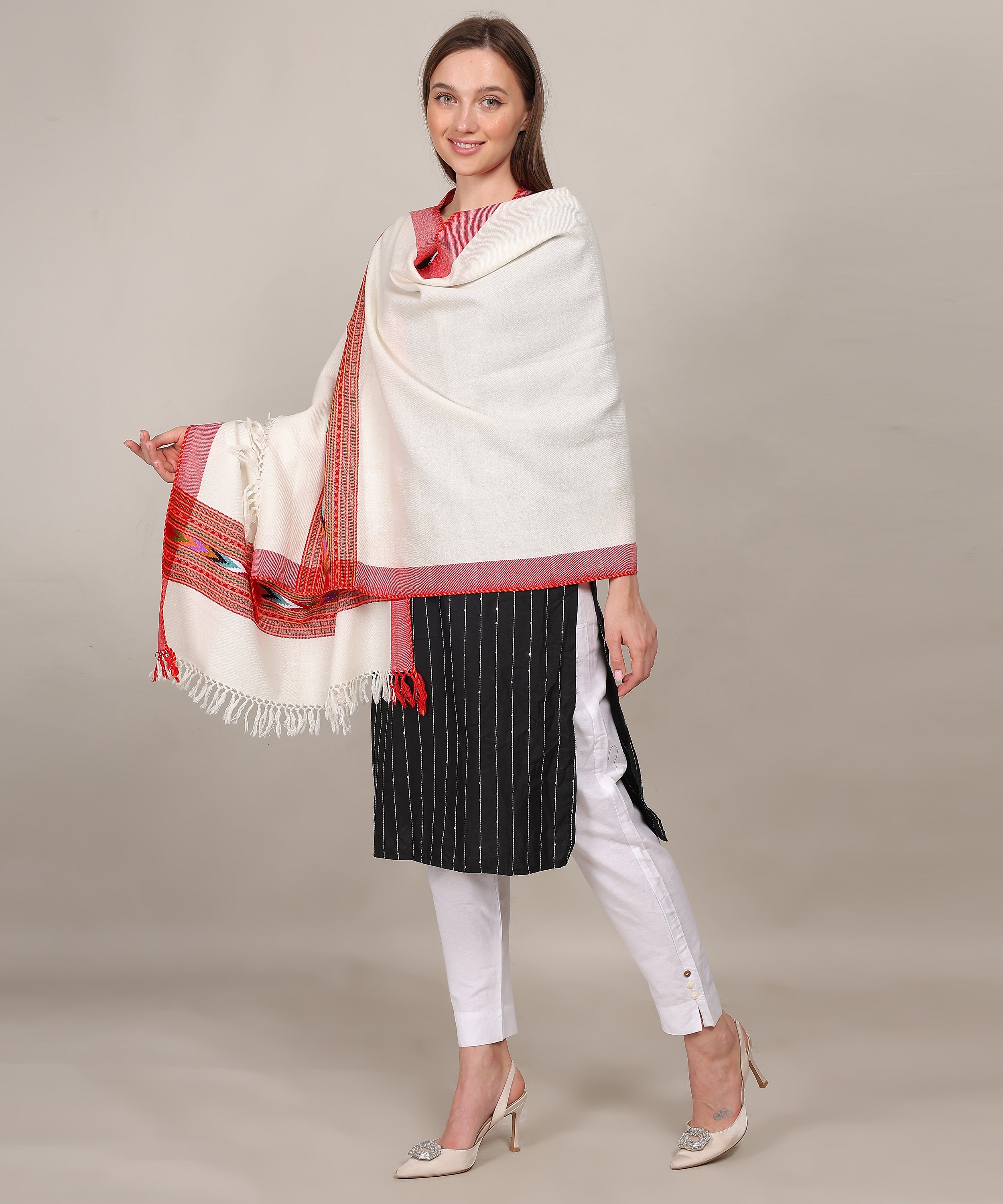 Traditional Kullu Handloom 1 Patti White Stole – Embroidered Patti Pure Woollen Wrap with Elegant Kullu Weaving Design