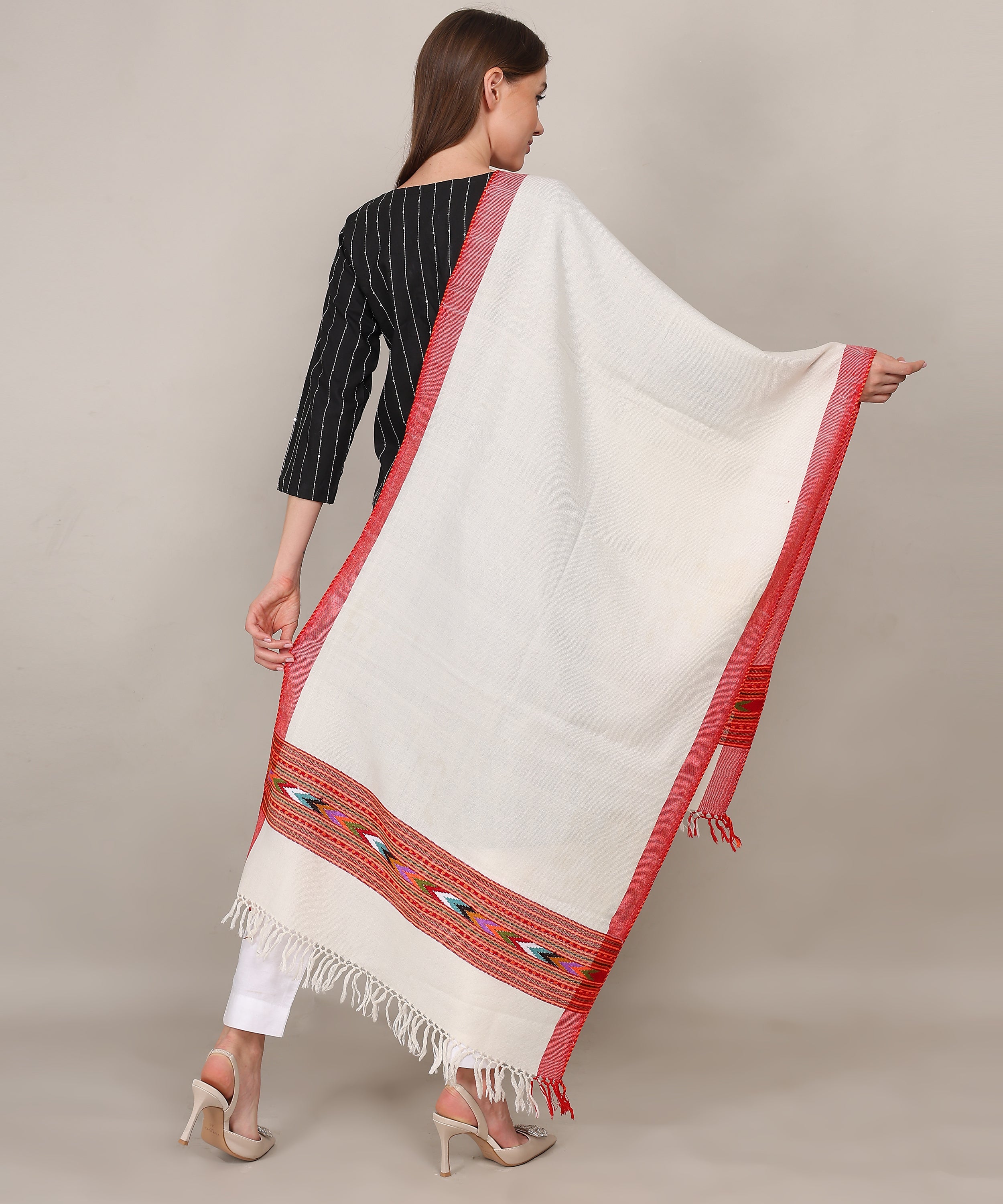 Traditional Kullu Handloom 1 Patti White Stole – Embroidered Patti Pure Woollen Wrap with Elegant Kullu Weaving Design