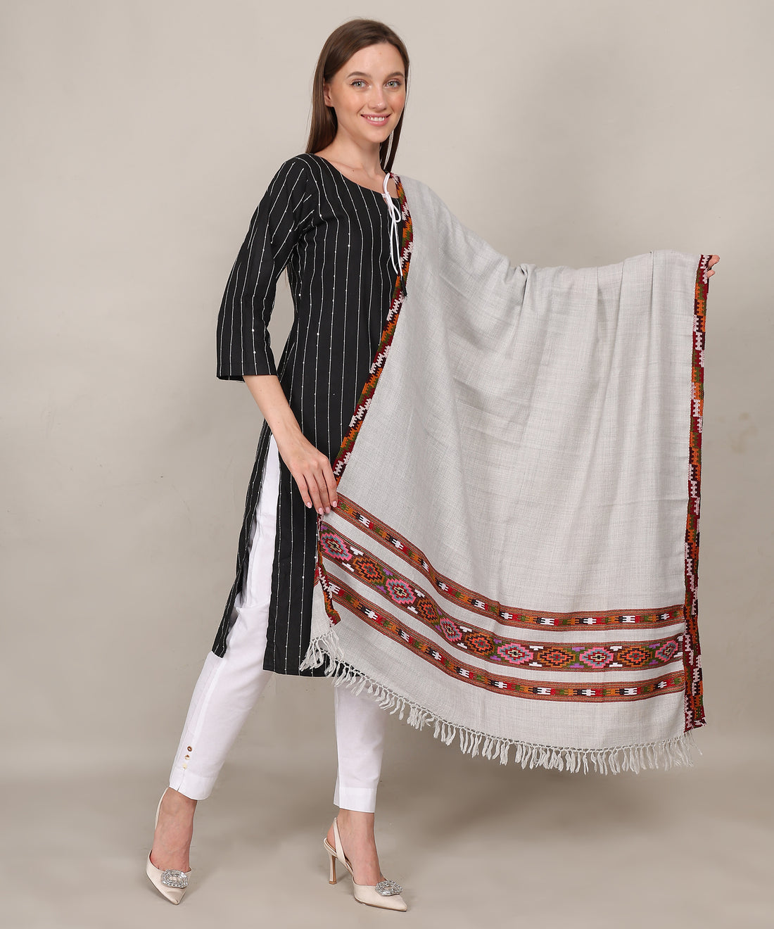 Kullu Handloom Pure Woollen Light Grey Shawl