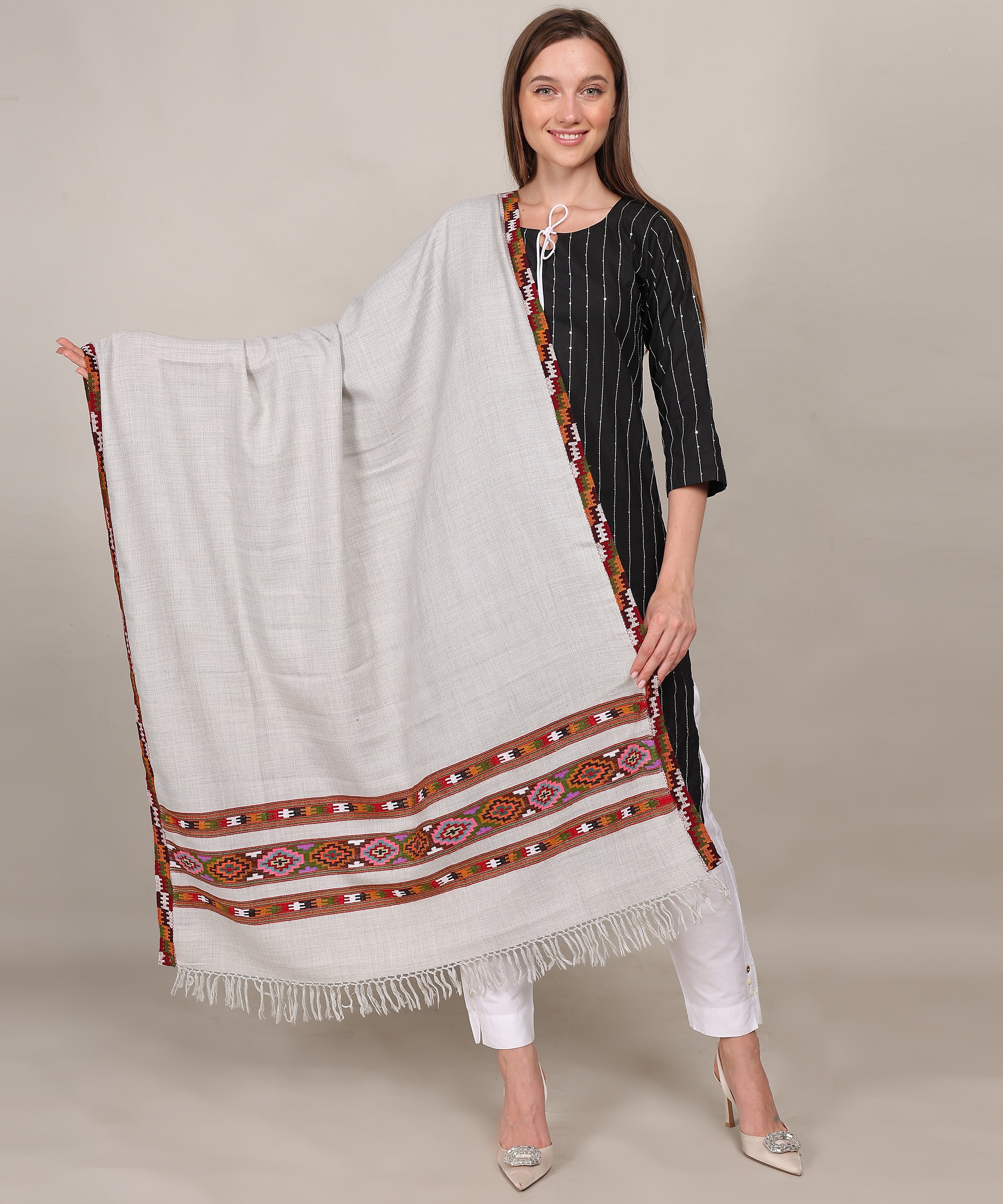 Kullu Handloom Pure Woollen Light Grey Shawl