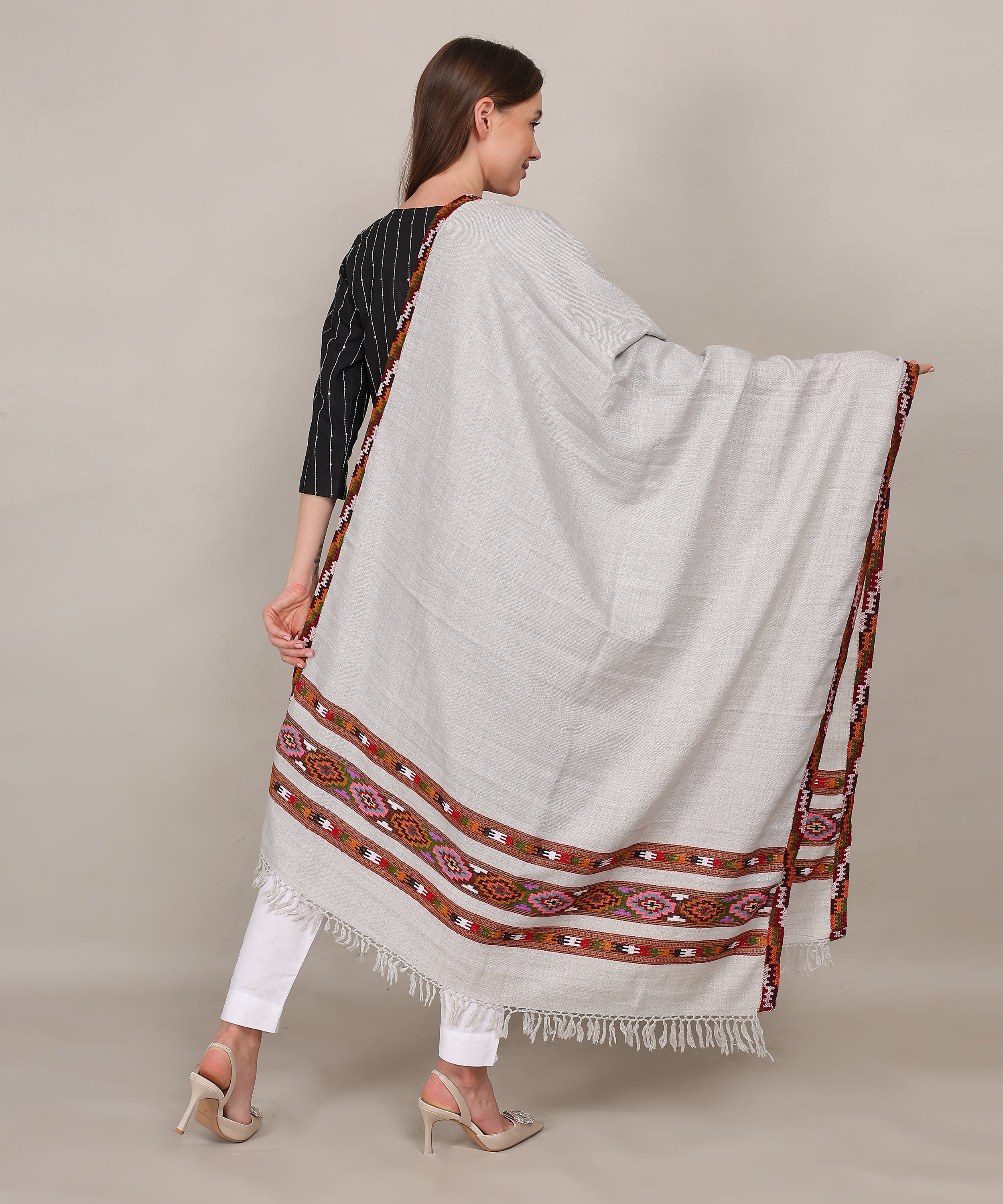 Kullu Handloom Pure Woollen Light Grey Shawl