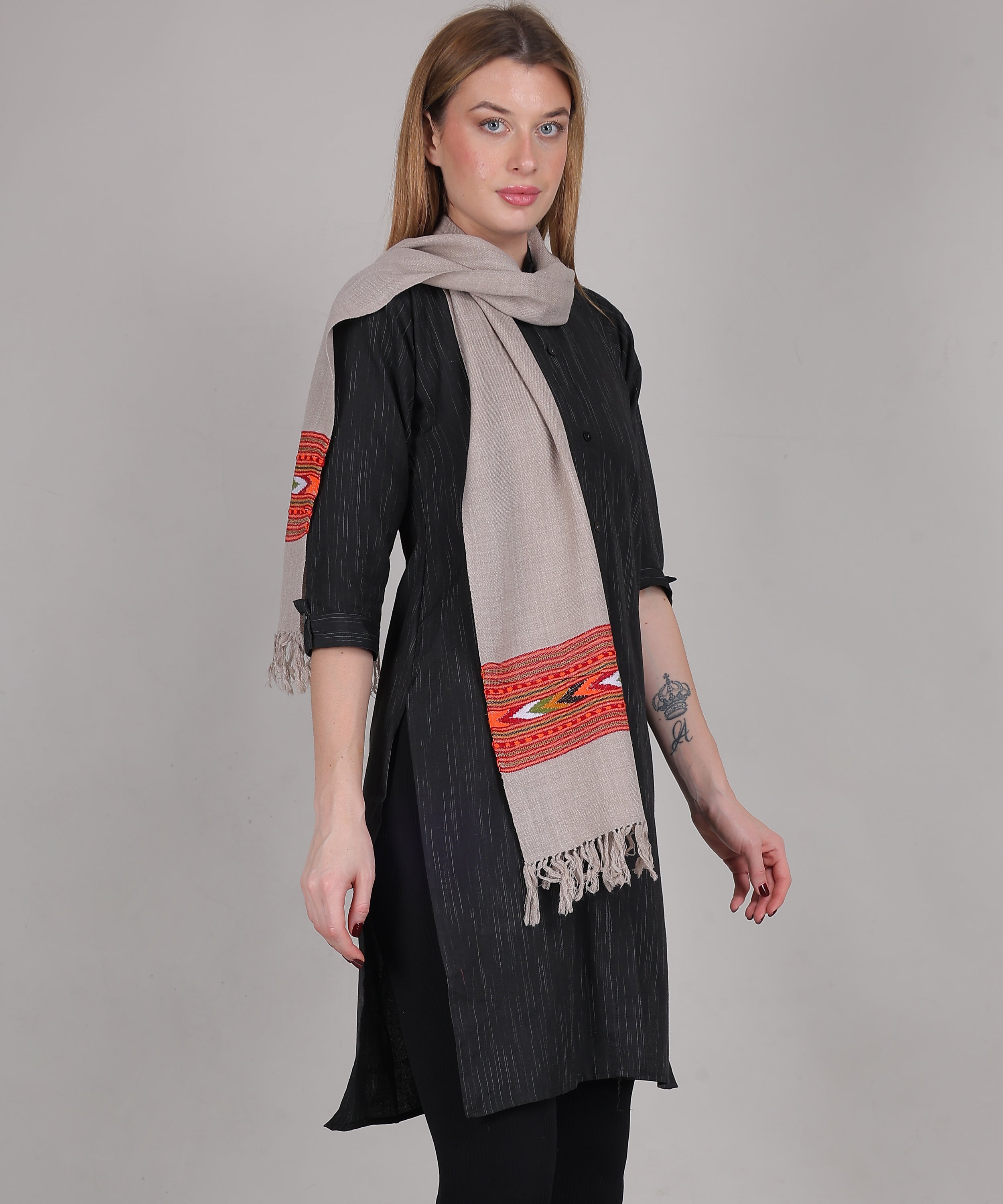 Handwoven Pure Woollen Light Grey Muffler with Embroidered One Patti Design