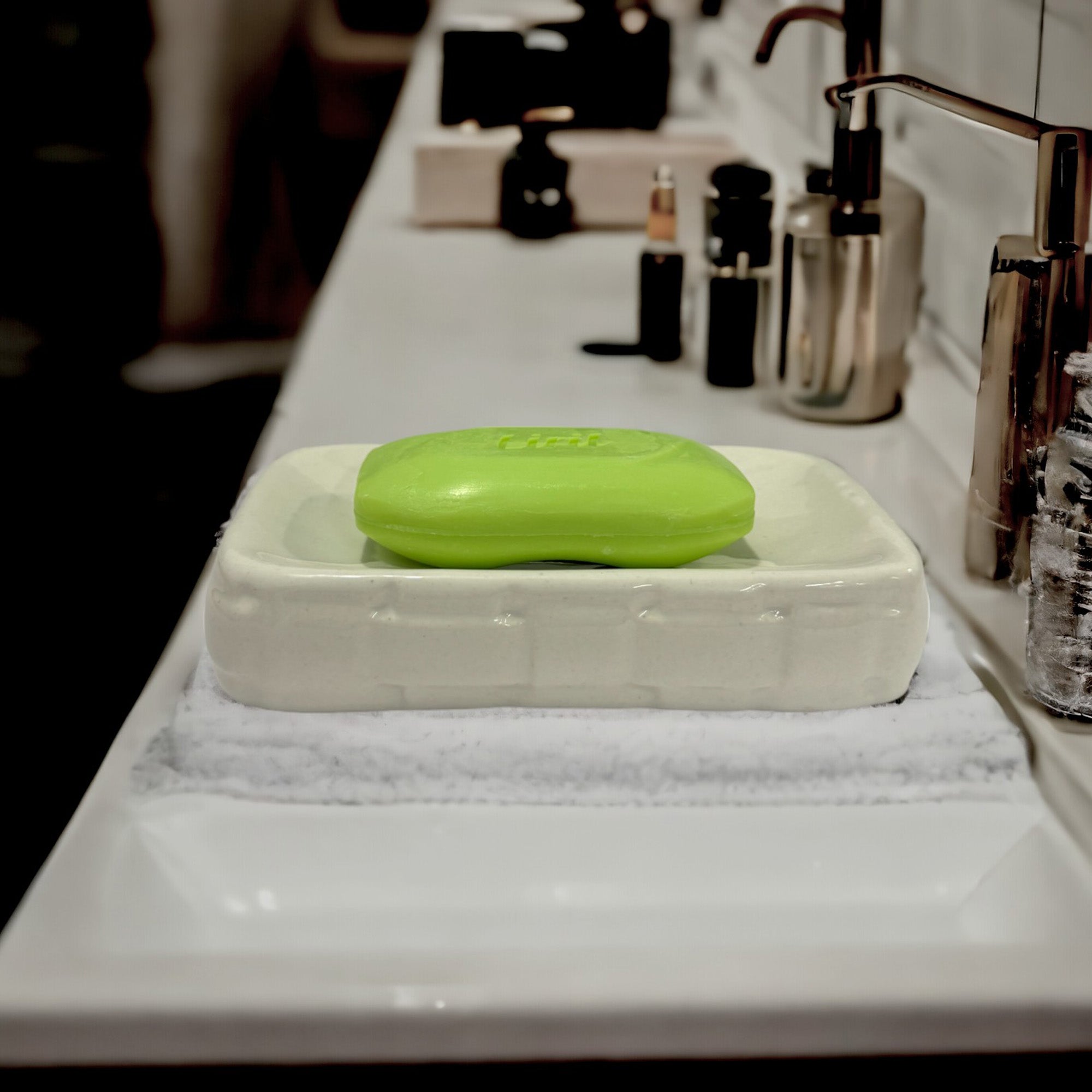 Elegant White Ceramic Soap Dish Tray