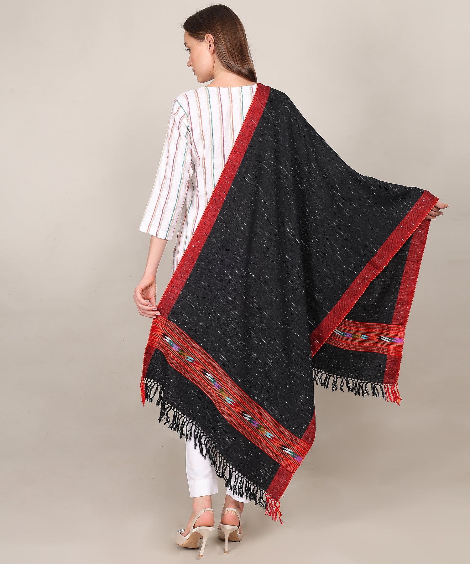 Traditional Kullu Handloom 1 Patti Black Stole – Embroidered Patti Pure Woollen Wrap with Elegant Kullu Weaving Design