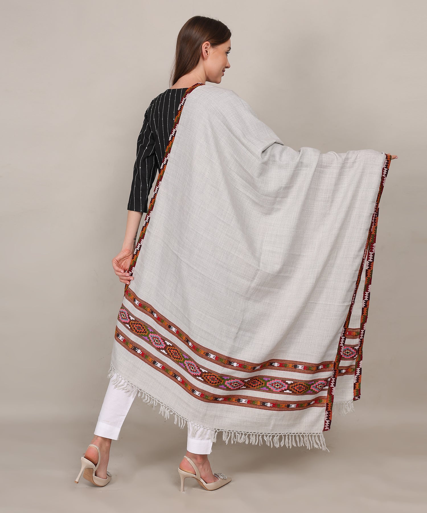 Kullu Handloom Pure Woollen Light Grey Shawl