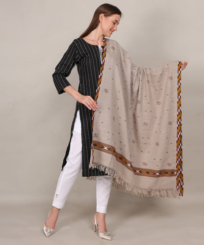 Traditional Handloom Kingri Jala Kullu Light Grey Shawl – Pure Woollen with Classic Border