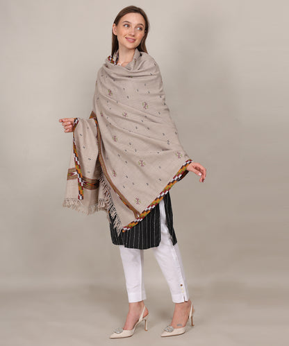 Traditional Handloom Kingri Jala Kullu Light Grey Shawl – Pure Woollen with Classic Border