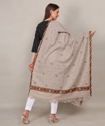 Traditional Handloom Kingri Jala Kullu Light Grey Shawl – Pure Woollen with Classic Border