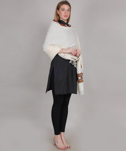Women’s Traditional Kullu Design Off-White Katu Chesam– Pure Woollen Handloom Shawl