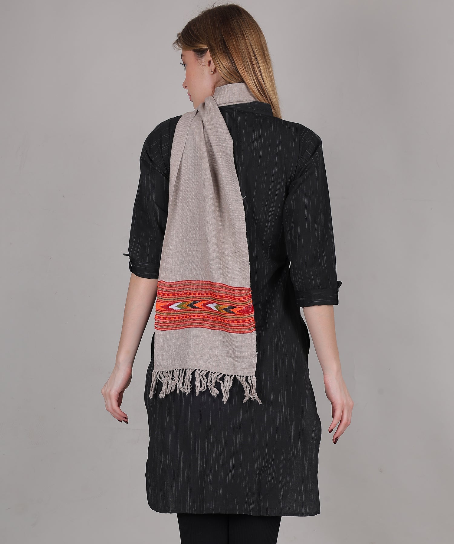 Handwoven Pure Woollen Light Grey Muffler with Embroidered One Patti Design