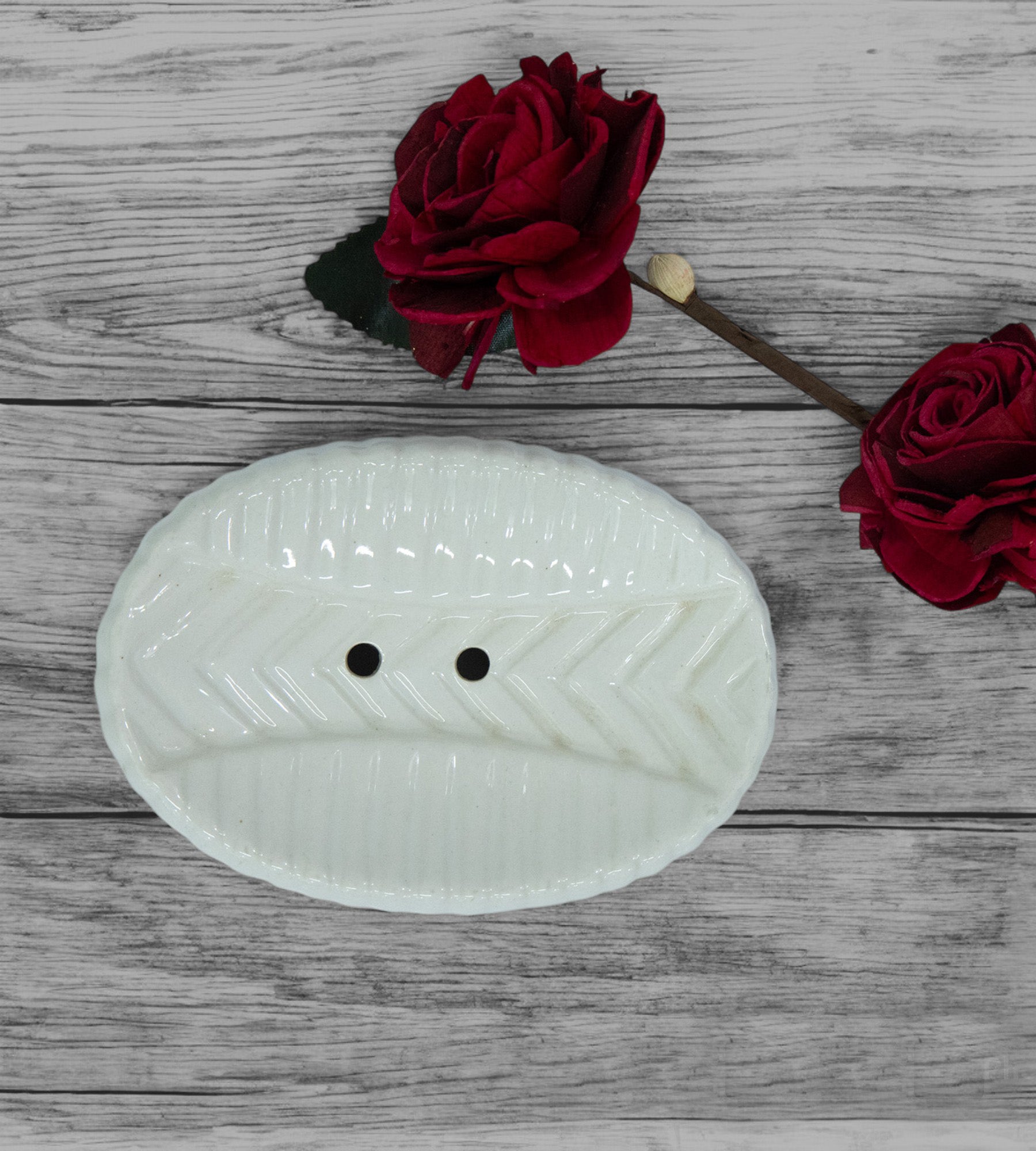Elegant Glossy Ceramic White Soap Dish Tray